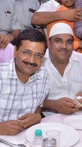 SocialTamasha's tweet photo. इसे इत्तेफाक तो नहीं कह सकते 

दिल्ली दंगा का मुख्य आरोपी -AAP पार्षद ताहिर हुसैन 
 
जहांगीरपुरी दंगा का मुख्य आरोपी -AAP कार्यकर्ता अंसार https://t.co/NzS66jw6Jh