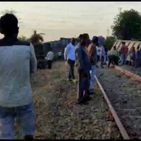 पंजाब: रूपनगर में बीती रात मालगाड़ी के 16 डिब्बे पटरी से उतर गई।

#Punjab #RailwayAccident #newsindia24x7_

@PunjabPoliceInd @DGPPunjabPolice @AAPPunjab @BJP4Punjab @BhagwantMann @raghav_chadha @PunjabGovtIndia @CMOPb  @RailMinIndia @RailwaySeva  @rajeevlav