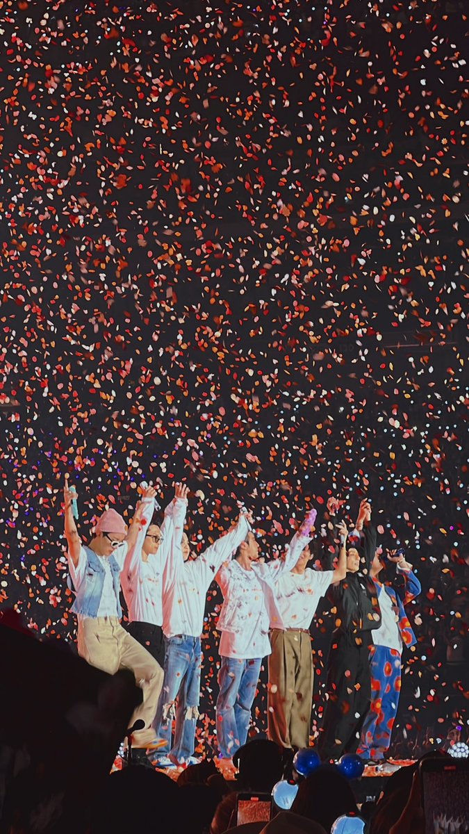 Paramitha262's tweet photo. PTD LAS VEGAS
WE LOVE U💜
#BTS #BTSARMY 
@BTS_twt https://t.co/ngrK3c5M06