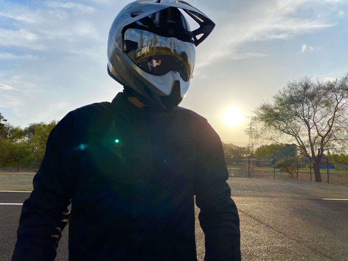 AFGMOTO's tweet photo. ICONヘルメットは絵になる。ただ、加工なしではシールドに必死に写らないようにしてる者が撮影者写るんです。
https://t.co/DqLLNq2yWf #iconmotosports #afgmotosports #variantpro #icon #iconヘルメット #バイク #iconライフスタイル https://t.co/kADX856CvN