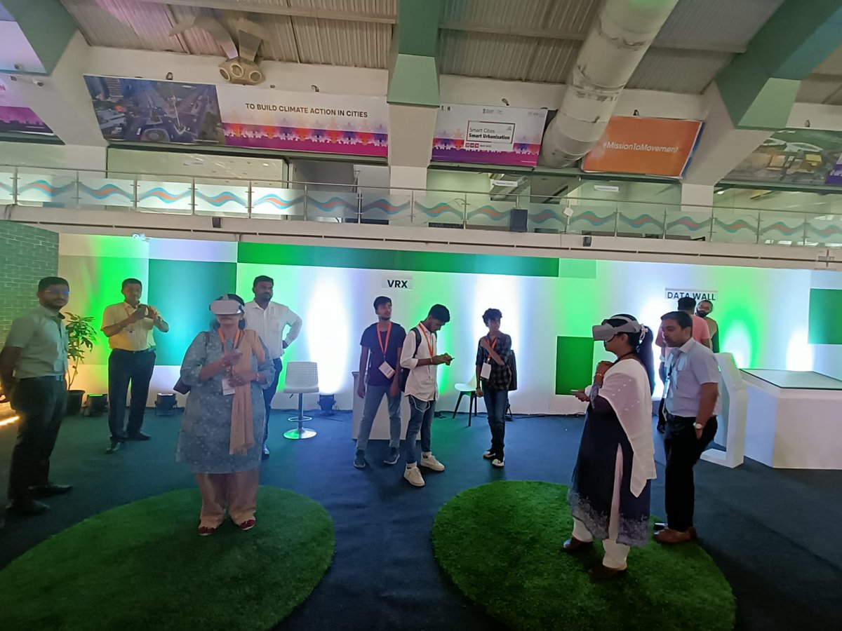 C3_NIUA's tweet photo. "Rising sea level, floods, global warming! This Virtual Reality experience on climate change at the Climate Cafe takes you to the scene of actual disasters and explores the impact and cause #missiontomovement #AmritMahotsav #MOHUA #NIUA #CCUBE #c3actions" https://t.co/KCJ4bDEq8f