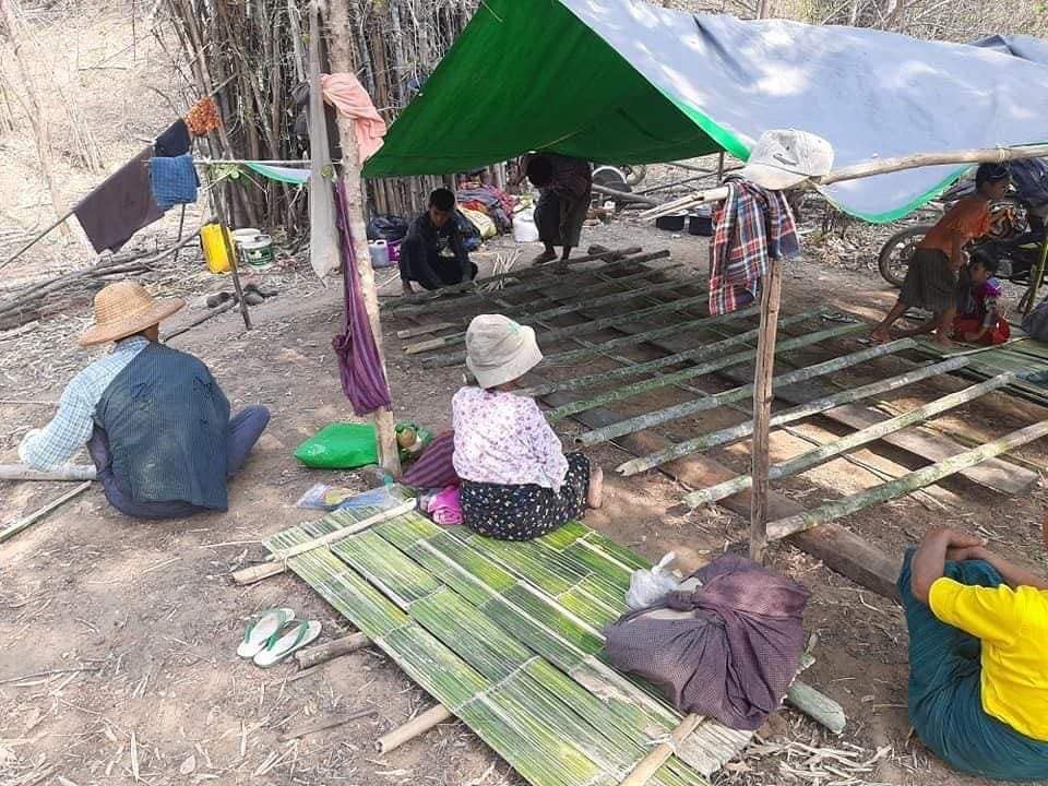More than 10,000 people displaced by junta raids on a nearly dozen of villages in Magwe Region’s Pauk Township  are in need of emergency relief supplies, according to local resistance groups. (Photo:Pauk PDF) #WhatsHappeningInMyanmar