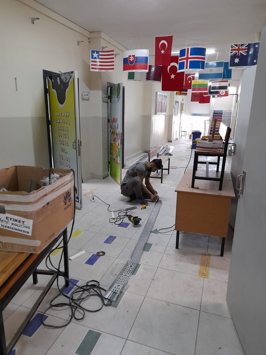 Okulumuzda akıllı tahta kurulumunun çalışmaları son sürat devam ediyor. Çalışmalar gecenin ilerleyen saatlerine kadar sürüyor. Bu süreçte emeği geçen herkese teşekkür ediyoruz. <a href="/tcmeb/">Millî Eğitim Bakanlığı</a> <a href="/memleventyazici/">Levent Yazıcı</a> <a href="/istanbulilmem/">İstanbul İl Millî Eğitim Müdürlüğü</a> <a href="/mucipkina/">Mucip KINA</a> @fatihilcemem