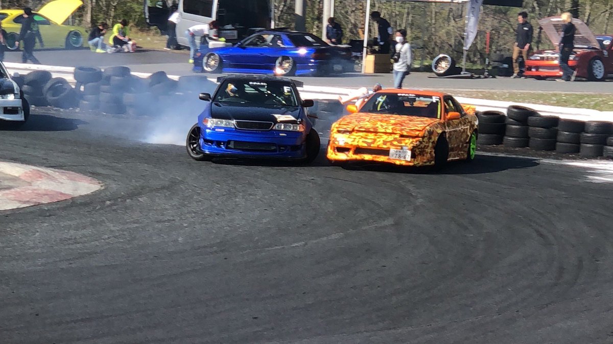 kou180sx0701's tweet photo. 昨日はCRAZYでウルグル走参加させて頂きました🙆‍♂️
クラッシュなどでご迷惑おかけしました🙇‍♂️ ギャラリーも多くて凄くテンション上がりまくっていい経験出来ました👍
CRAZYに入って自分の存在をアピール出来て良かったです🤩
4台で濃い絡み出来て良かったです🚗 ³₃
沢山の動画や写真ありがとうございます https://t.co/YkWiYX0Kpt