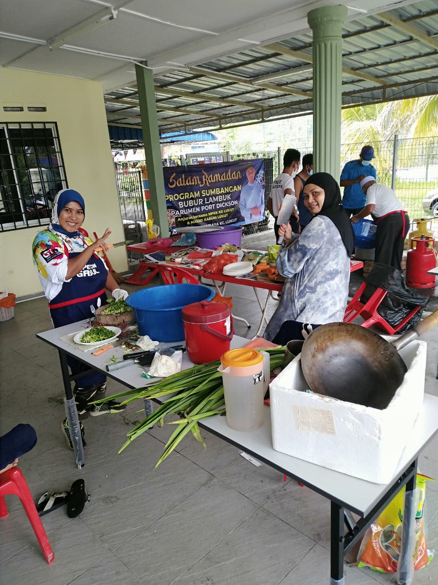 TambunP63's tweet photo. Pejabat Parlimen Port Dickson bersama MPKK Kg Paya & MPKK Kg Lukut dalam dua program Sumbangan Bubur Lambuk berasingan kepada penduduk sekitar Kg Paya & Kg Lukut.
Moga usaha ini membawa keberkatan sempena bulan Ramadan ini.
#ParlimenPD
@anwaribrahim https://t.co/T4bTBEiZa7