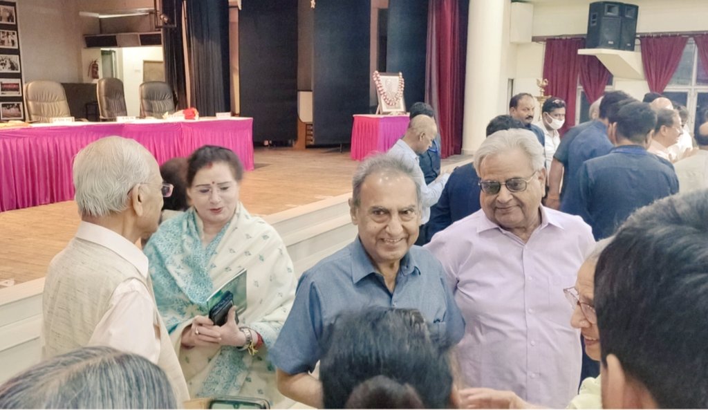 yadavdpsingh's tweet image. लखनऊ जनपद स्टेट गोमती नगर कबीर शांति मिशन के स्थापना दिवस पर मुख्य अतिथि मा.डॉ दिनेश शर्मा उप मुख्यमंत्री उ.प्र.सरकार पूर्व लोकायुक्त न्यायमूर्ति माननीय श्री सुधीर चन्द्र वर्मा मा.डॉ इंदु सुभाष जी मुख्य सलाहकार इंडियन आर्मी मा.जे.एस मिश्रा जी आईएएस  
श्री राजेश अग्रवाल जी