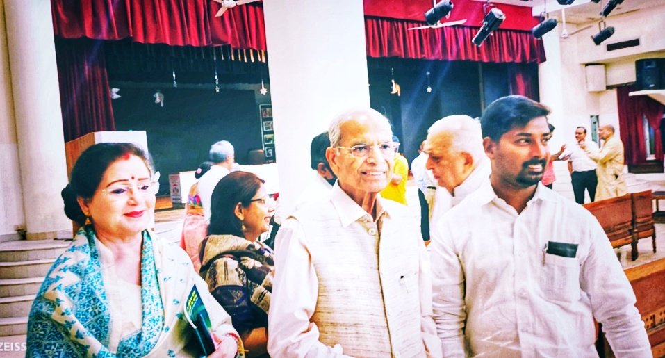 yadavdpsingh's tweet image. लखनऊ जनपद स्टेट गोमती नगर कबीर शांति मिशन के स्थापना दिवस पर मुख्य अतिथि मा.डॉ दिनेश शर्मा उप मुख्यमंत्री उ.प्र.सरकार पूर्व लोकायुक्त न्यायमूर्ति माननीय श्री सुधीर चन्द्र वर्मा मा.डॉ इंदु सुभाष जी मुख्य सलाहकार इंडियन आर्मी मा.जे.एस मिश्रा जी आईएएस  
श्री राजेश अग्रवाल जी