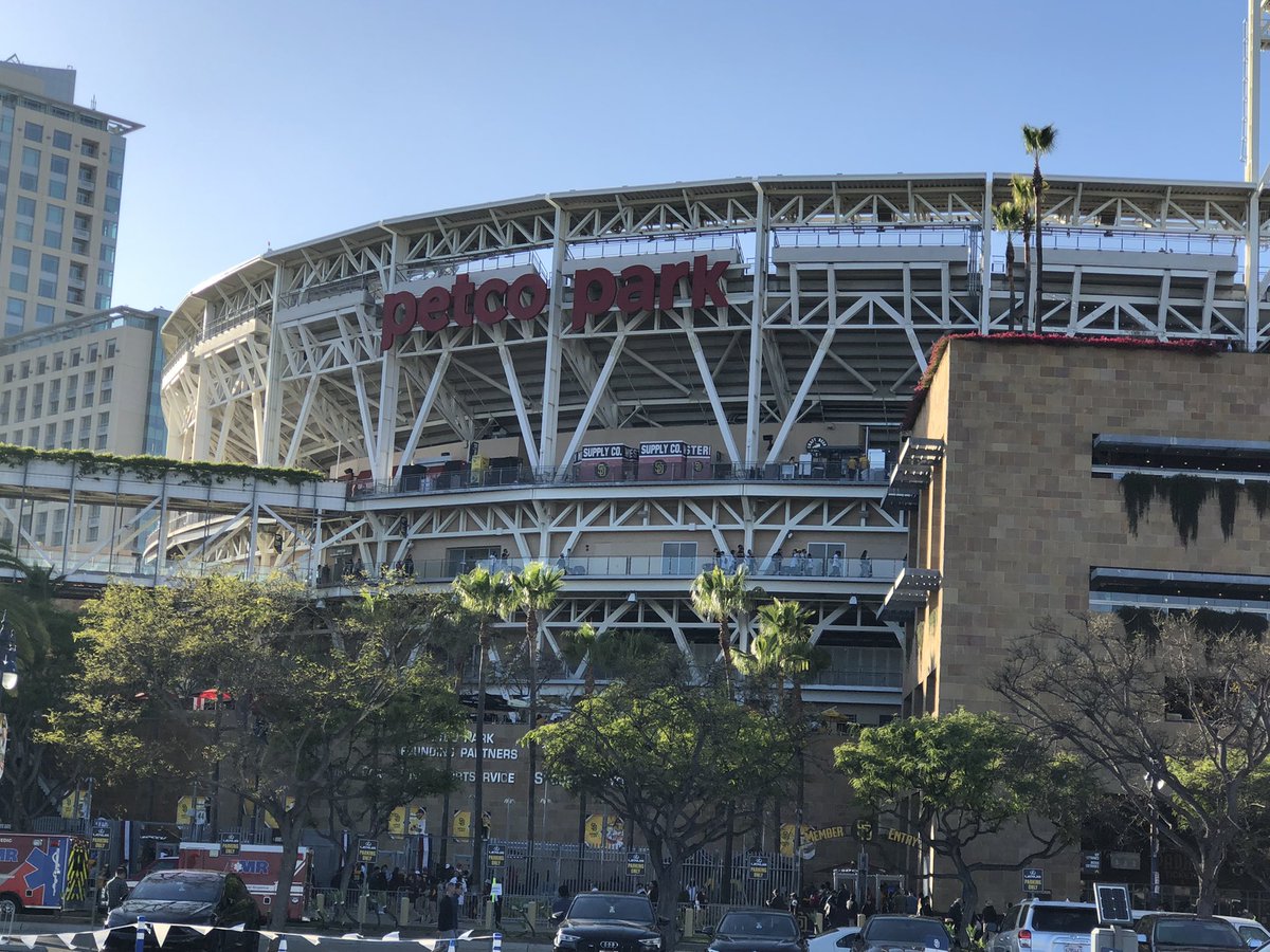 btwdsgn's tweet photo. Great time this weekend in San Diego for their home opener. #thehobby #mlb #padres #sandiego #sdpadres #sandiegopadres @CardPurchaser #baseball https://t.co/ChXHGpcF25