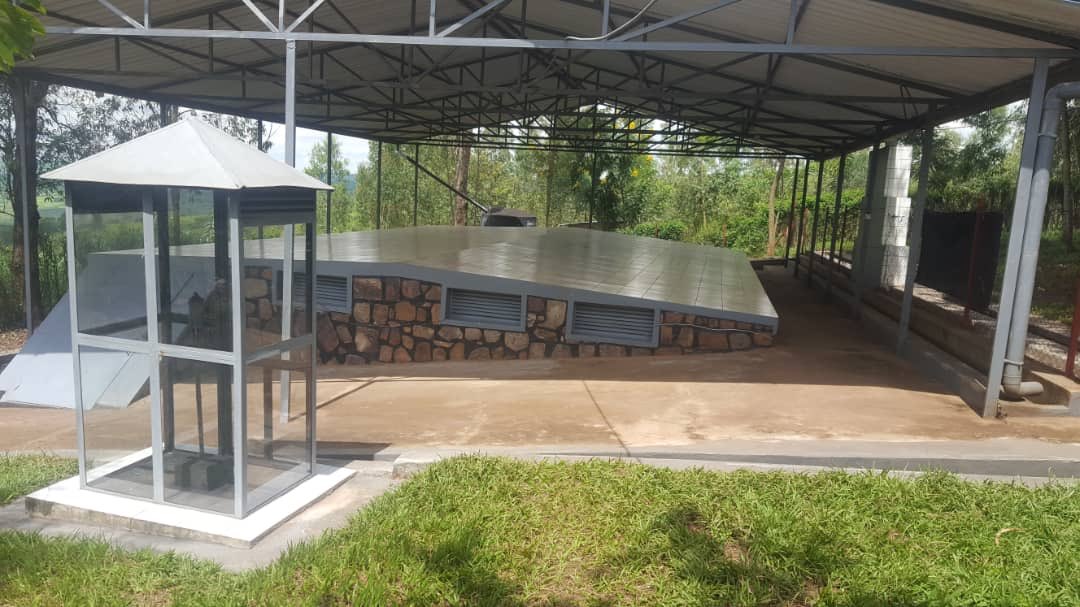 mutesi_lydie's tweet photo. #Mwulire le 18/4/1994 itariki y’amaraso abacu bashiriyeho batishwe n’icyorezo runaka ahubwo bishwe n’abanyarwanda bagenzi babo ubwenge ntibujya bubishyikira 🤷🏽��♀️😭💔💔💔
Icyatubabaje kurushaho n’uko disi burya abacunguzi bari bari hafi nyuma y’iminsi ibiri badusesekayeho
#Kwibuka28 https://t.co/f64yoEhmLu
