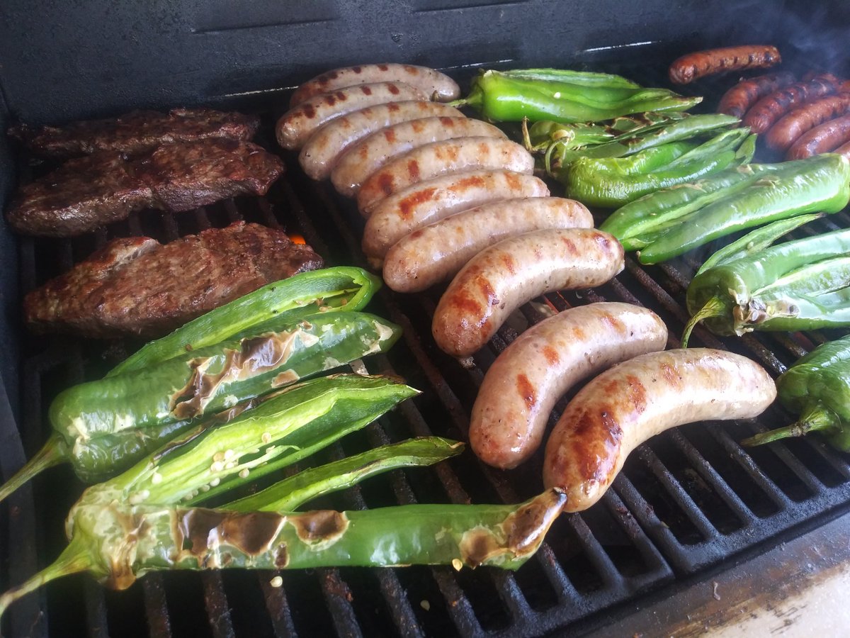 FlyN_Hawaiian14's tweet photo. Been a long day. Got to grill at a Birthday party today at least. Made sure I got me a Ribeye 😁🤣🤙 Hope you all had a blessed Easter. #PorkSteaks #ChuckSteaks #RibEyes #TopSirloin #GreenChille #Brawts #Elotes 😤🤙 https://t.co/COzL5e20t1