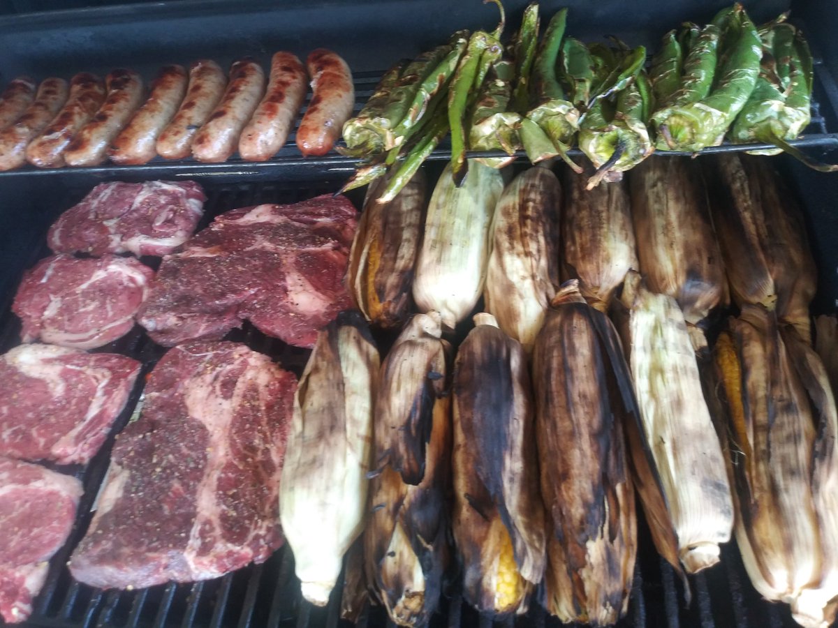 FlyN_Hawaiian14's tweet photo. Been a long day. Got to grill at a Birthday party today at least. Made sure I got me a Ribeye 😁🤣🤙 Hope you all had a blessed Easter. #PorkSteaks #ChuckSteaks #RibEyes #TopSirloin #GreenChille #Brawts #Elotes 😤🤙 https://t.co/COzL5e20t1