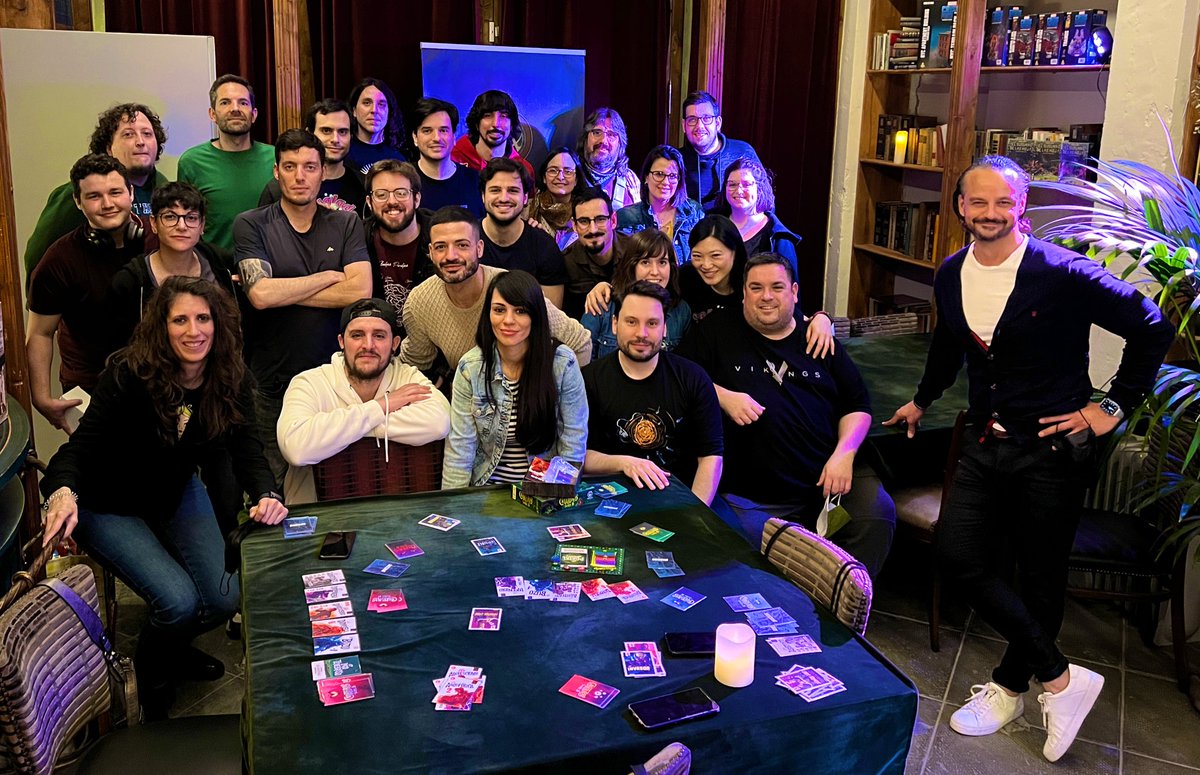 En el discord de <a href="/APJUEGOS/">Análisis-Parálisis</a> hay una increíble comunidad donde se habla de juegos, aficiones varias y planeamos quedadas para jugar a juegos de mesa. Si no te has decidido, hoy es un buen día: discord.gg/apjuegos