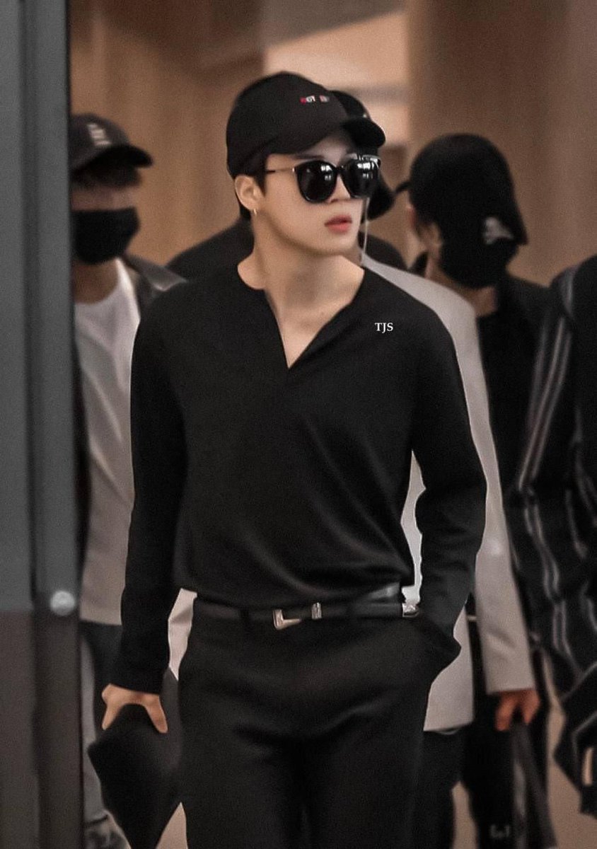 HAVE A SAFE FLIGHT JIMIN 🤍