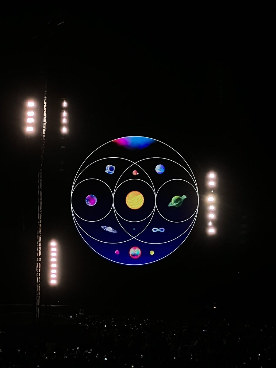 Arossely's tweet photo. Uno de los mejores días 💚💛🧡💙❤️💜 #MusicOfTheSpheresWorldTour #ColdplayCDMX https://t.co/MtQjh5xBlt