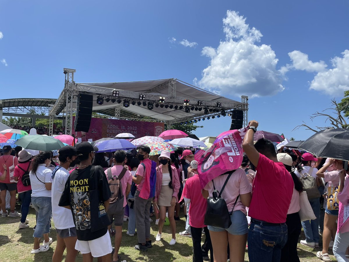 JervisManahan's tweet photo. With its geographic location, people often refer to Marinduque as the 'heart of the Philippines'. 

In today's rally, Marinduqueños are out to prove that they can paint the heart of the Philippines pink. Robredo and Pangilinan won in Marinduque in 2016. #Halalan2022

@ABSCBNNews https://t.co/0v3LEBRxjN
