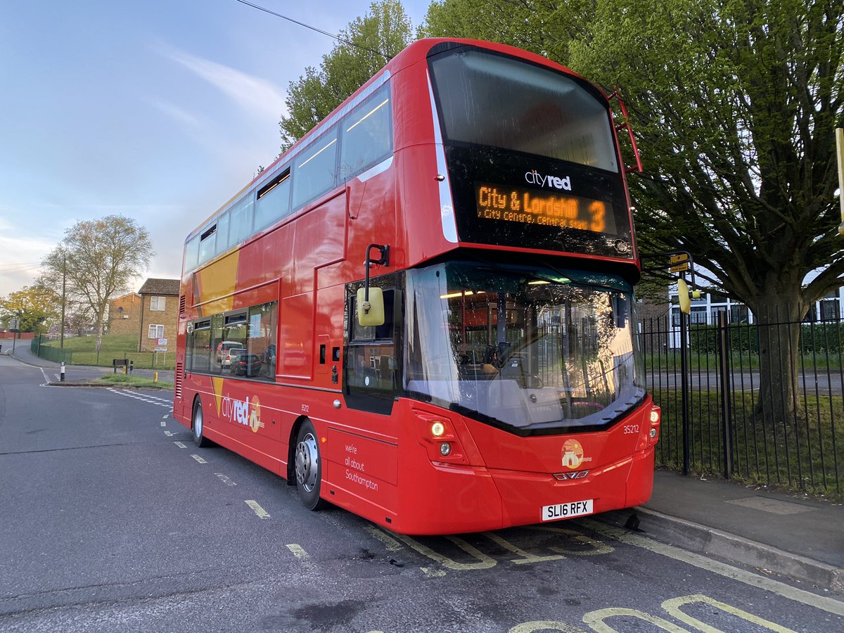 CharlieDevereu3's tweet photo. I have the pleasure of driving @FirstShampton newly refurbished Wright Streetdeck for the next 4 and a half hours. Absolutely lovely to drive 😍 https://t.co/1np8fWjmCz