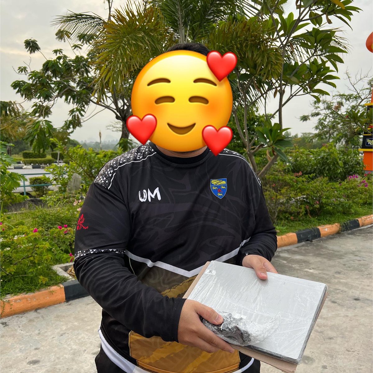 partimudaperak's tweet photo. Dalam fasa hantar laptop ke penerima. 

4 lagi unit laptop mempunyai tuan baru. 

Jangan risau, laptop tu anda boleh simpan buat selamanya, kami tidak akan minta balik. https://t.co/QI4WwwSM9D