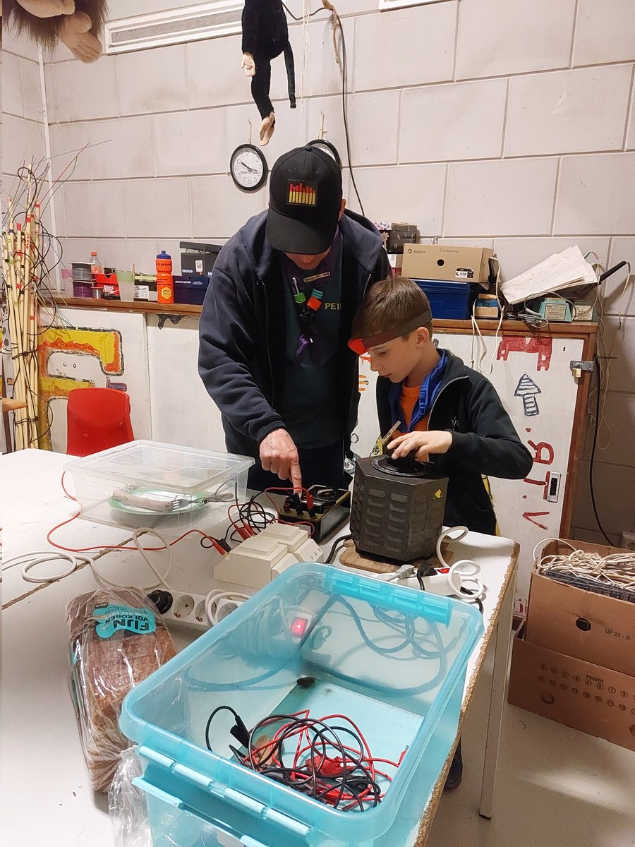 Gisteravond mochten de kinderen koken met een #ingenieur 🤔. Frikadellen elecrtocuteren! Dat was erg lekker. #Hit2022