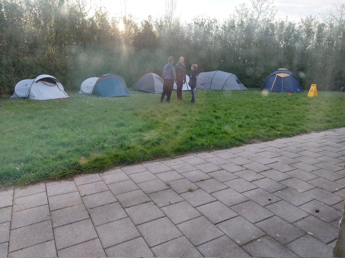 De kippetjes van de #TeCoHit worden wakker. Het is tijd voor het <a href="/HITZeeland/">HITZeeland</a> paasontbijt!