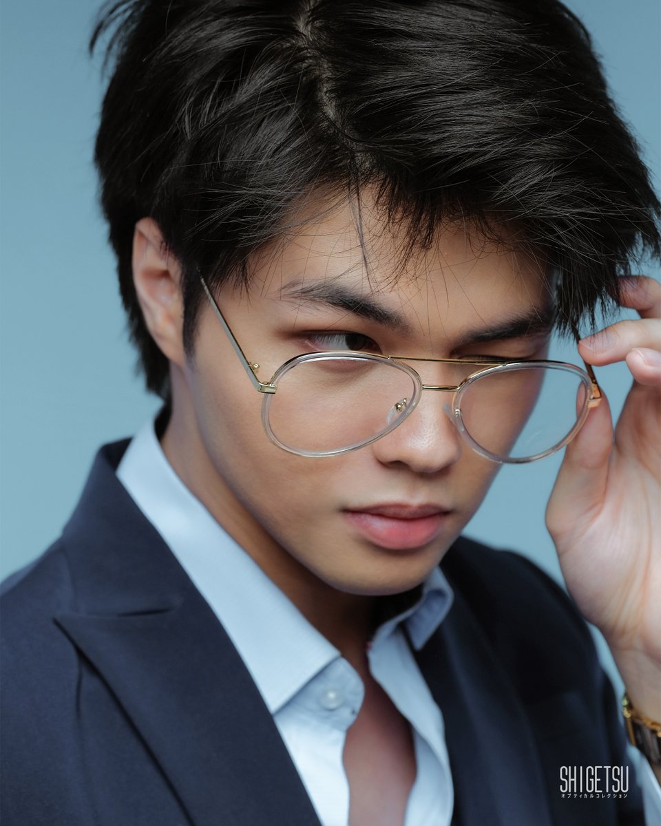 shigetsujp's tweet photo. Wink your way to confidence with a good pair of photochromic glasses! ๐
๐RadPro Plus Kiryu (Gold)
๐Shopee: https://t.co/oMpYPbzaUm
๐Lazada: https://t.co/x4xviMCOhZ
Join the Shigetsu Club!๐๐บ
https://t.co/lLk1fFRx8b
#Shigetsu #RedefineYourStyle #RadProPlus #Photochromic https://t.co/8kSNlK1rG8