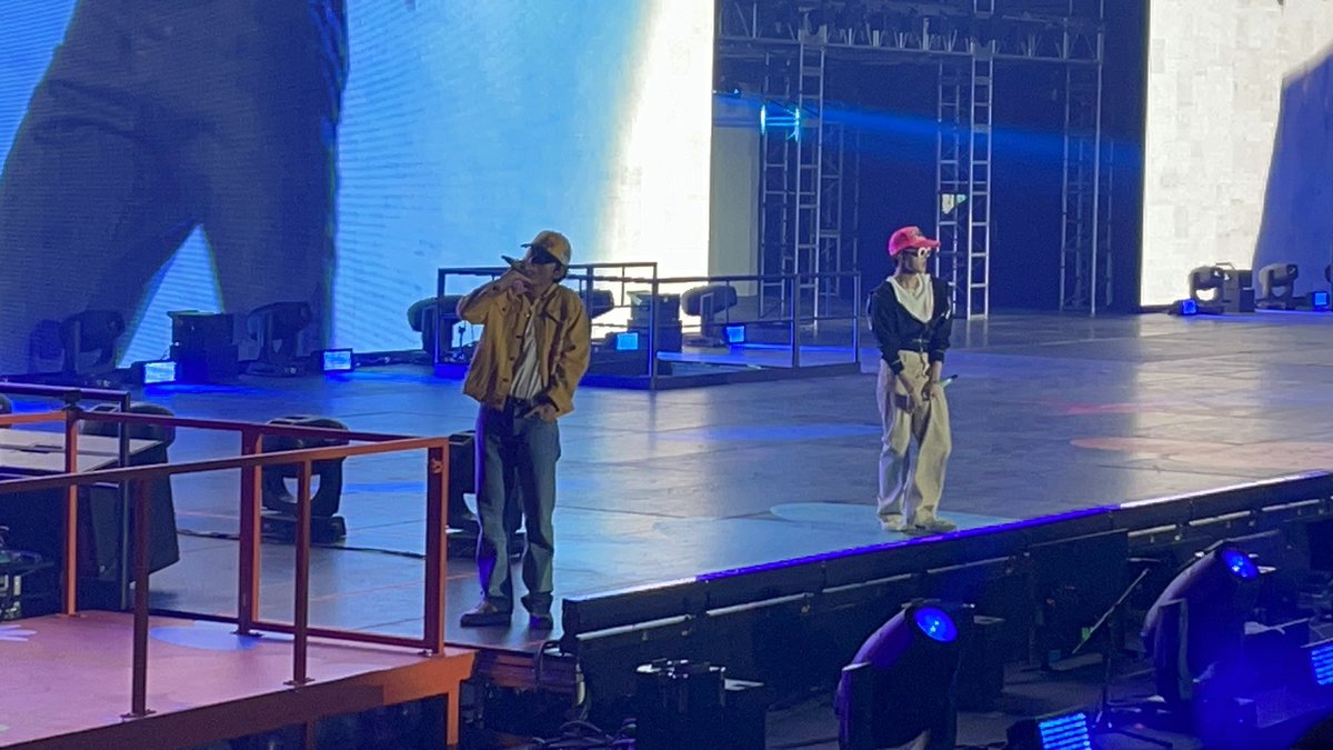 lmlgargolas's tweet photo. Este es mi tercer concierto de BTS, pero me lo goce como si fuera el primero! Y pude ver al jevo mas de cerquita, es hermoso π aparte pude visitar Las Vegas por primera vez, soooo es un win win for me!! Esperando el comeback!! π @BTS_twt #PTD_ON_STAGE_LV #VBias https://t.co/TF3IRXyssC