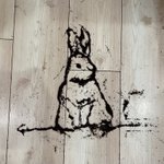 床にコーヒーの粉をぶちまけたので…うさぎアートにしたらほっこりした!