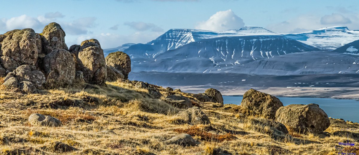 blas789's tweet photo. Oud vulkanisch gesteeente en rotsen aan het meer Þingvallavatn bij #Þingvellir, #IJsland.

Prachtige HR-foto voor decoratie van woon- of werkvertrek?

#Fotografie #Travel #Geologie #Vulkanisme https://t.co/PZaVEkfY6k