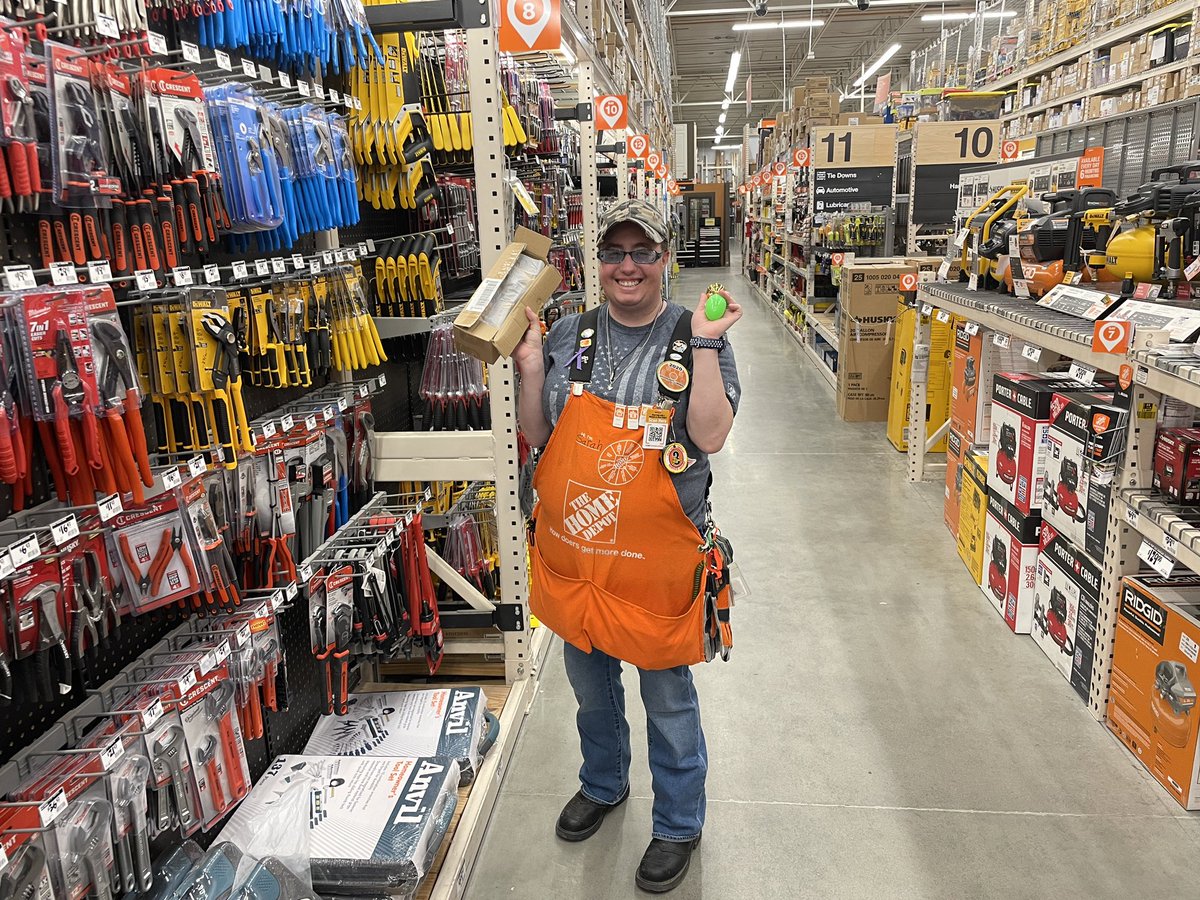 The Easter Homer stopped by and helped keep the weekend fun by hiding eggs in all departments for associates to find where packdown was needed. 🐰🥚🏨