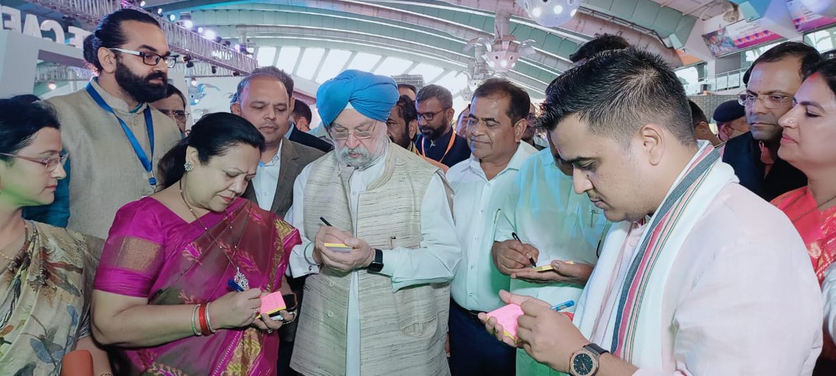 C3_NIUA's tweet photo. Honourable @HardeepSPuri Minister, 
@MoHUA_India graced the Climate Cafe at the 'Smart Cities Smart Urbanization' mega conclave with his presence #MissionToMovement #AzadiKaAmritMahotsav #MoHUA  #NIUA #C3Actions https://t.co/74TB3U4McT
