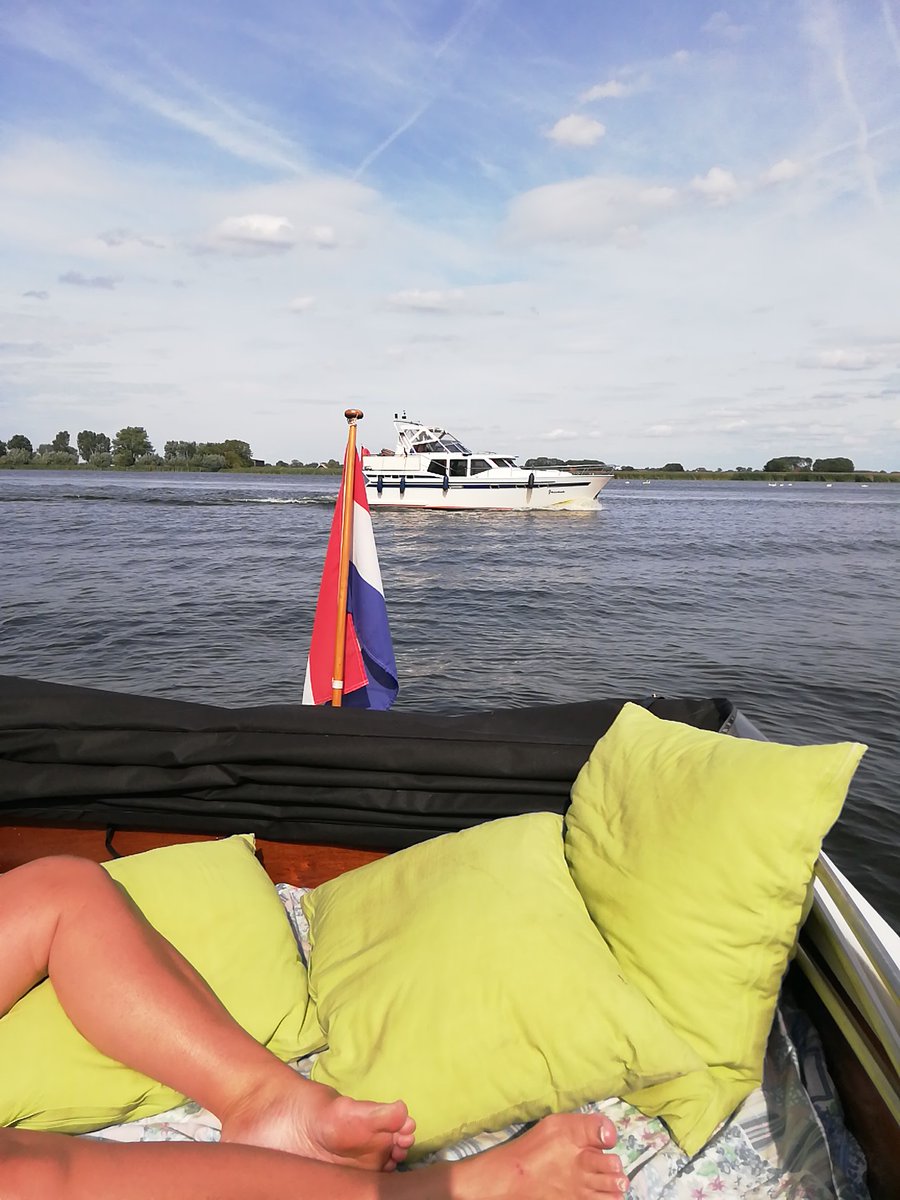 GertEdelenbos's tweet photo. #Goedemorgen, zo eerst ff door het bos #jagen op de #MTB om dan vervolgens op het #jacht tot rust te komen #boatlife #boatlive #Bootleven https://t.co/5wcILziMnW
