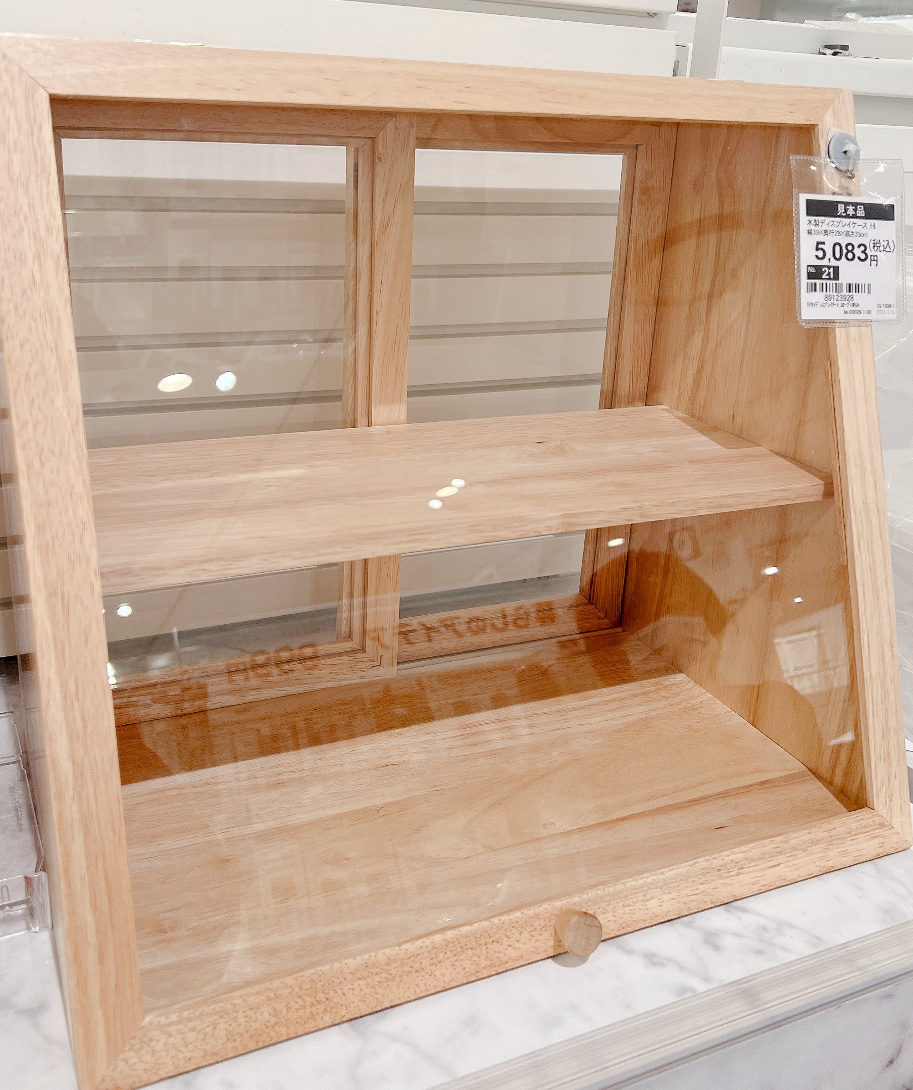 ゆるふわ怪電波 埼玉 ニトリのディスプレイケース一目惚れして買っちった デスクにお菓子コーナー作った T Co Lilx8qya1g Twitter