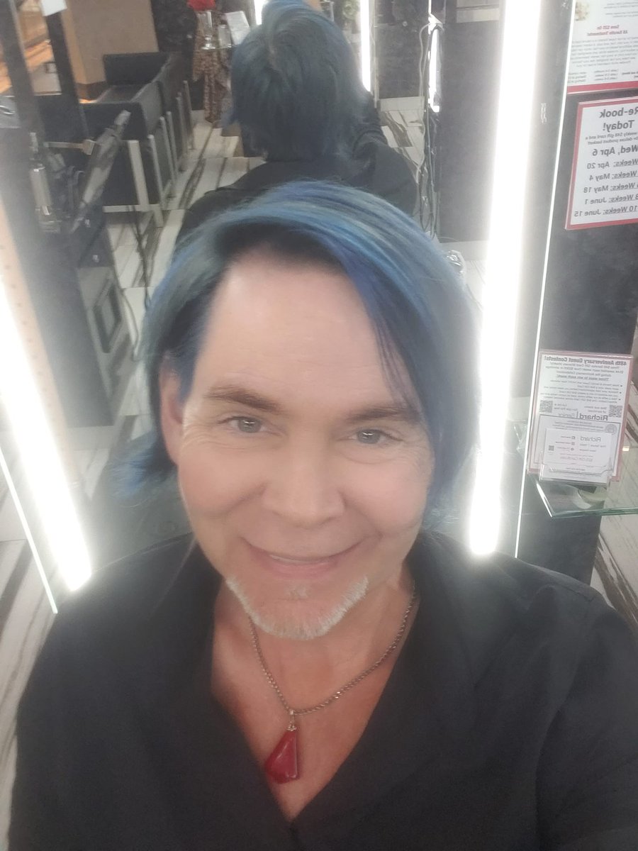 Three13SSB's tweet image. When your clients inspire you &amp;gt;
Snr Designer Richard recently changed his hair color after being inspired by one of his clients and we LOVE it 💙

New hair color! Madison inspired me to change it up a little. Blue is my favorite color. 
#three13salonspa #framesicolor