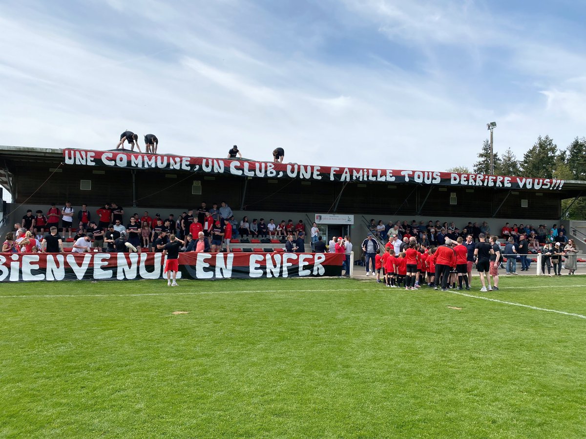 Chach_Simon's tweet image. Fierté de faire partie de ce club ! En rouge et noir on est injouable 🔴⚫️🔥@CadetsBains #ultras #passion #tifo #ferveur #nopyronoparty