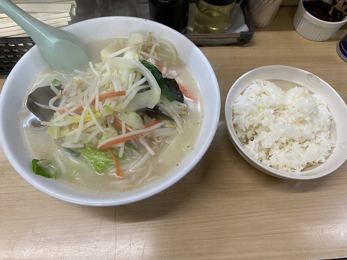 0122_si's tweet photo. 9日間仕事で千葉にいるんやけどすごいハマったタンメン屋さんがあって3日連続そこでご飯食べてる。明日も食べる
タンメン胖、タンメンもギョーザもチャーハンも大好きな味。
ここ食べにまた千葉にいきたい。 https://t.co/fewvZ4kjTy