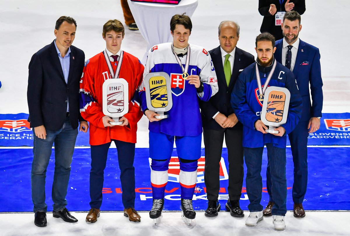 With the #U18Worlds Div 1A complete, the medalists take their places. 

🏆 <a href="/HockeySlovakia/">Hockey Slovakia</a>
🥈 <a href="/norskishockey/">Norges Ishockeyforbund</a>
🥉 <a href="/Hockey_FRA/">Équipes de France Hockey 🏒</a> 

📸 Photo by Jan Sukup