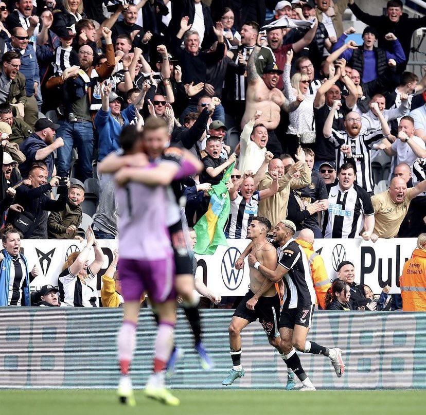 willr171's tweet image. Probably one of my favourite Newcastle pictures of all time #NUFC