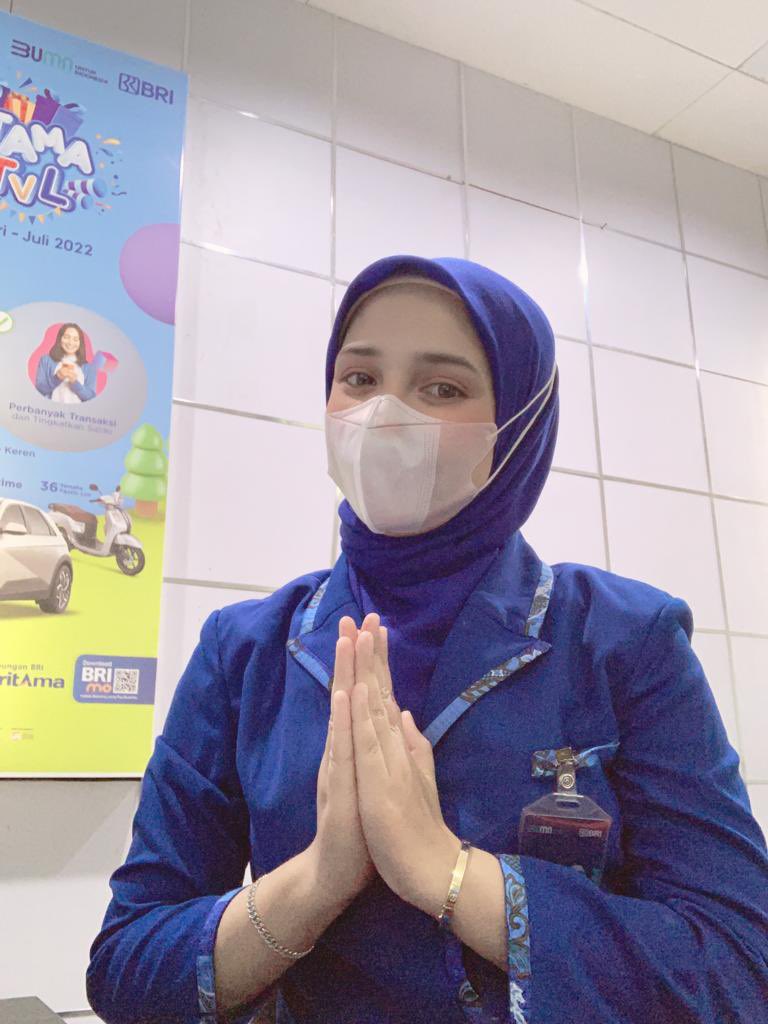 zeyhanlw's tweet photo. Ramadhan sudah memasuki pertengahan, kamu tetap semangat ya.. seperti CS BRI yang selalu semangat melayani nasabah😉
.
.
.
#CSBRI #BrilianMedan #ROMedan #MemberiMaknaIndonesia #BRIBeKind #LifeatBRI https://t.co/kNRioC0Py8