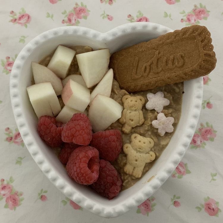ellenstudies's tweet photo. happy mornings !! 🥯🦢🍄 https://t.co/SQxIJH3LYP