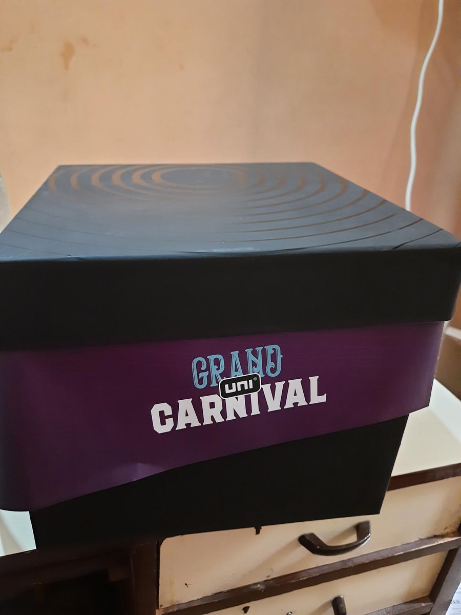 singhalshashank's tweet photo. @cards_uni just opened my hamper from #GrandUniCarnival and it is just WOW. Not sure if I am supposed to share whats inside but it is way above my expectation and makes spending on Uni totally worth it. Thanks a ton. Really impressed and overwhelmed 🕺🎁 https://t.co/RdlFZhKFcQ