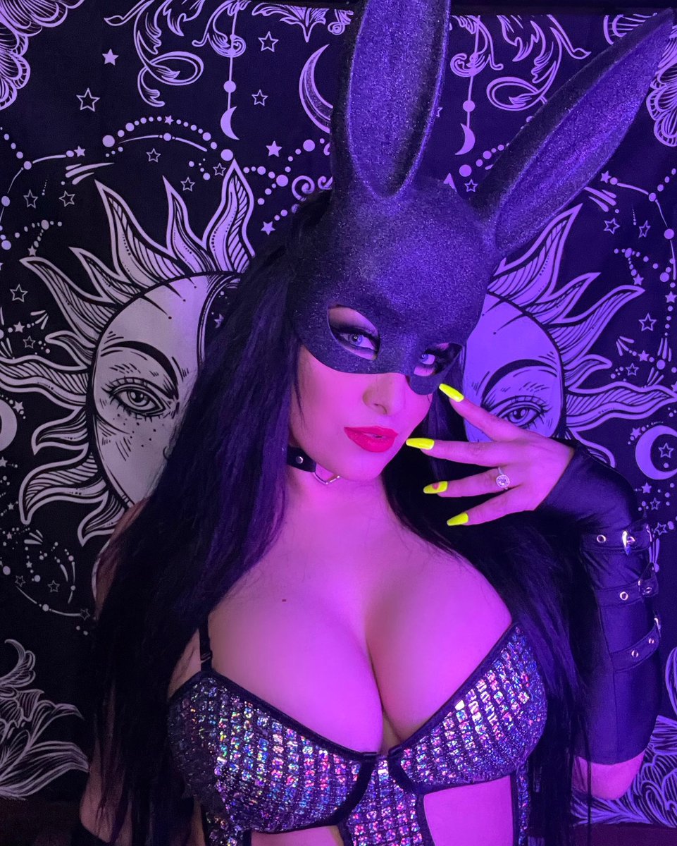 LoveSexAndMandy's tweet image. Maybe if you're good the Easter Daddy will hop into your DMs.