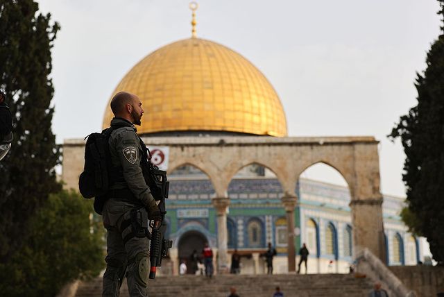EyeonPalestine's tweet photo. 🇵🇸#Palestine | Al Aqsa mosque this morning, hundreds of settlers broke into the mosque under the protection of occupation forces. https://t.co/gf1ZmBaQTq