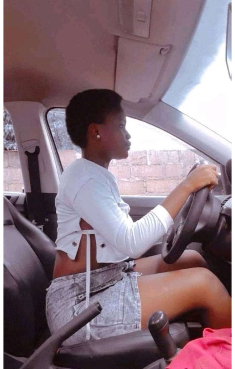 OmendaBrian1's tweet photo. #TheFirstLady #handbreak #IStandWithKatherineDeves #onlyfansgirl, the shift stick is at neutral, and the keys seems not to be there but she is driving.A genius driver https://t.co/Yft0qVHsI6