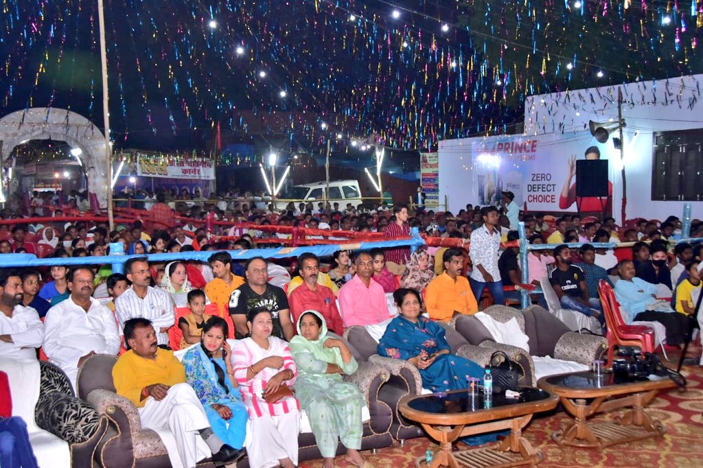 MeenakshiAg0009's tweet photo. छोटी-काशी में ऐतिहासिक #मेला_चैती  के दशम दिवस पर
सांस्कृतिक मंच से "गायन प्रतियोगिता ( सीनियर वर्ग)" का कार्यक्रम संपन्न हुआ...

@aksharmaBharat @nppgola https://t.co/NjN1qhXxj8