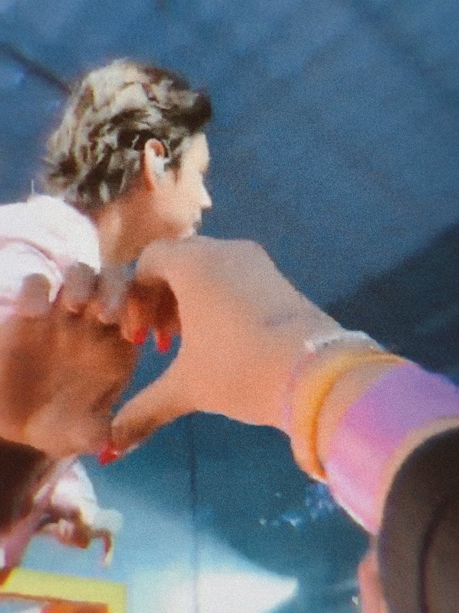 kthprettyhands's tweet image. “we complete each other” 🫶