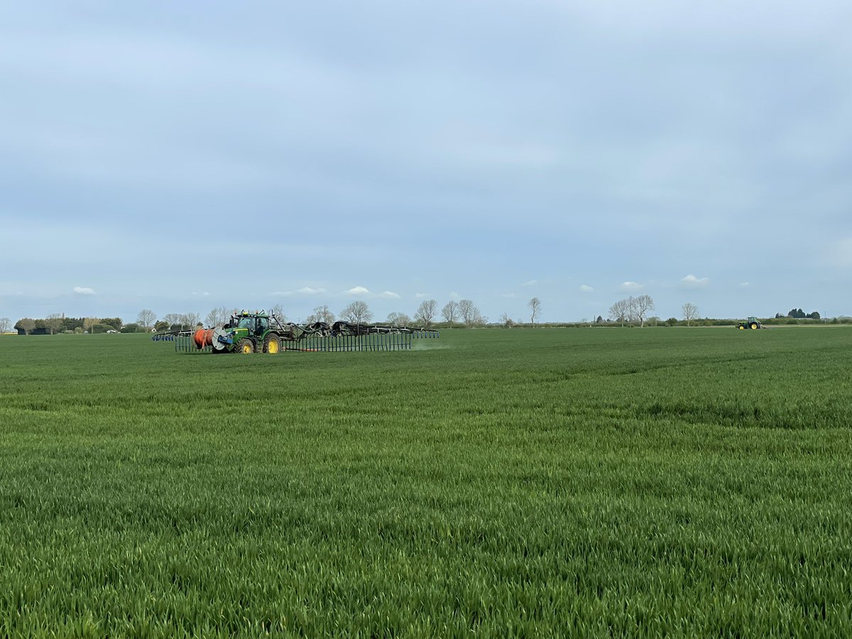 682JJG's tweet photo. Busy bank holiday @tramspread spreading digestate. https://t.co/1rPueFCOlg