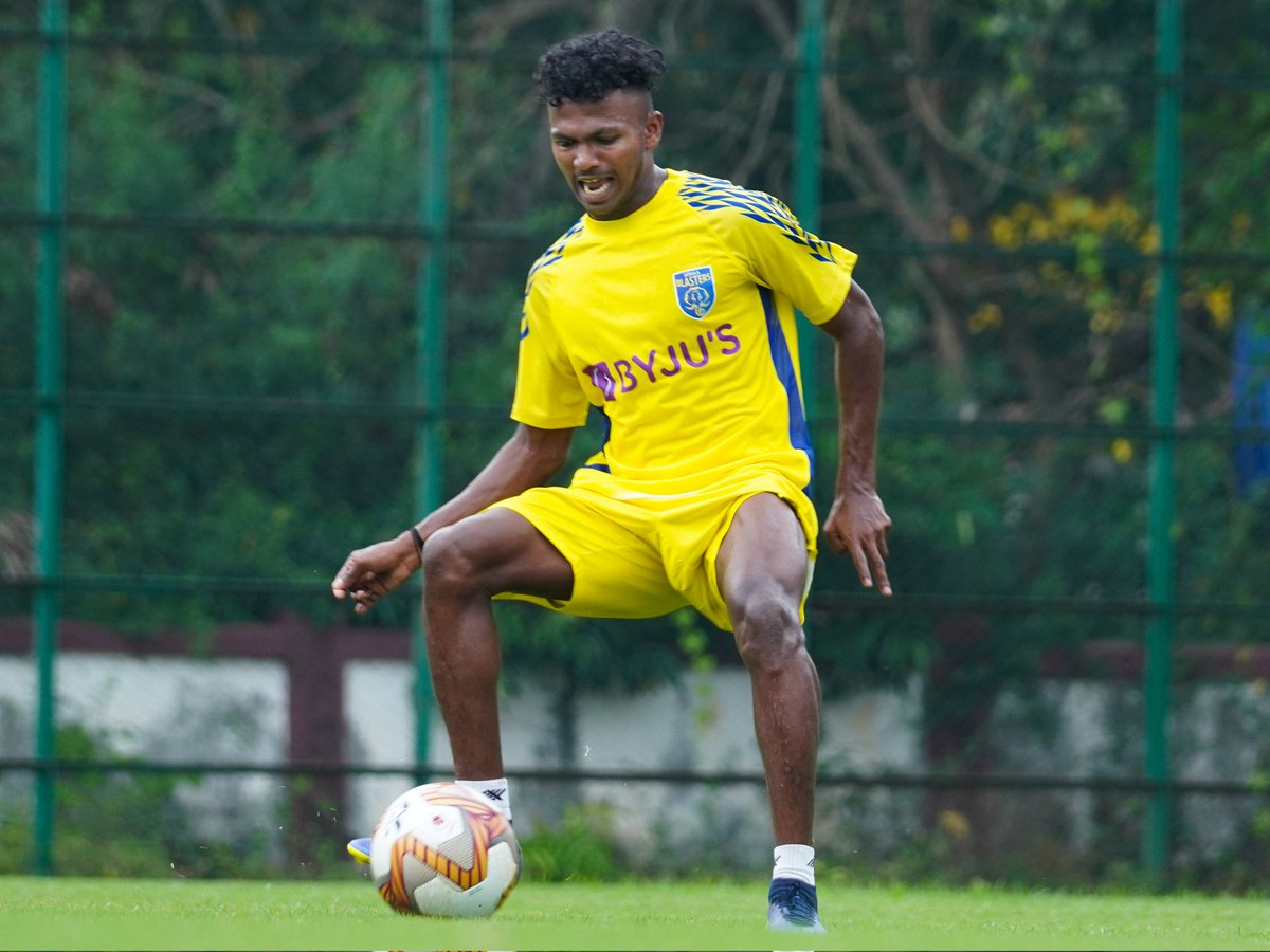 KeralaBlasters's tweet photo. Working hard to build on our good start! 👊🏽

#RFDevelopmentLeague #LetsPlay #YennumYellow #KBFC #കേരളബ്ലാസ്റ്റേഴ്സ് https://t.co/EHBjpB0RhY