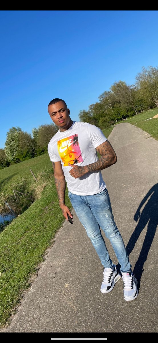 . (@dveuhh) on Twitter photo 