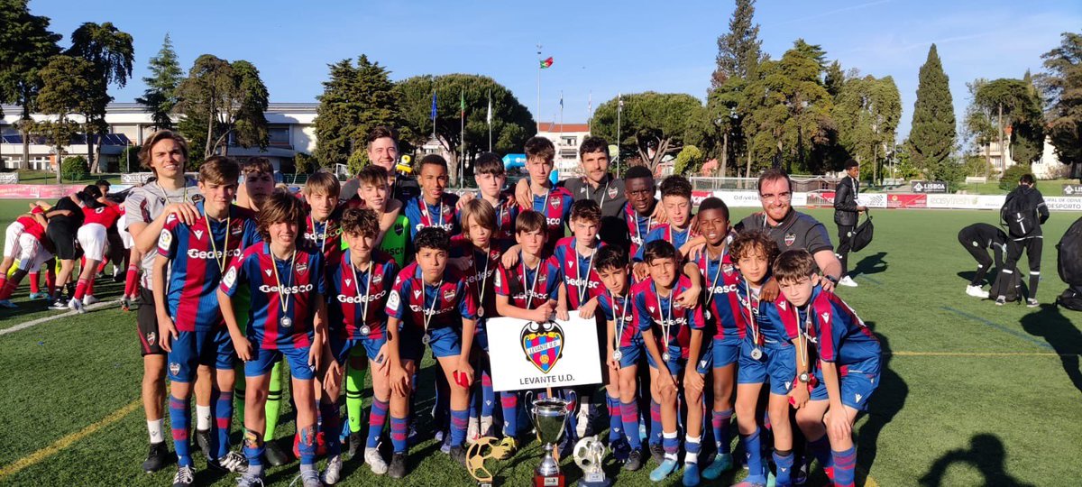 🏆 El 𝗜𝗡𝗙𝝠𝗡𝗧𝗜𝗟 𝗕 subcampeón del torneo CAC Internacional (Lisboa) tras perder en penaltis ante el Benfica 

🐸👏🏻BRAVO CHICOS👏🏻🐸

#OrgullGranota