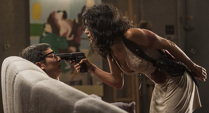 AflamWorld's tweet photo. Everly
فيلم أكشن مشوّق يركز على امرأة مخطوفة تواجه مجموعة من القتلة الذين أرسلهم أحد الغوغائين أثناء محاولتها حماية أسرتها من غضبه.. https://t.co/ZStnz6NZIw