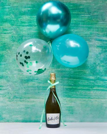 BelleCoBubbly's tweet photo. 😍 Flash #Giveaway - 24 hours only! 😍

This bank holiday Monday, we wanted to give a lucky winner the chance to win a case of our bubbly to pop and pour. Doesn’t that sound nice? To enter, all you have to do is:

💕 Follow us
💕 RT this tweet

1/2 https://t.co/357YZfvDzR